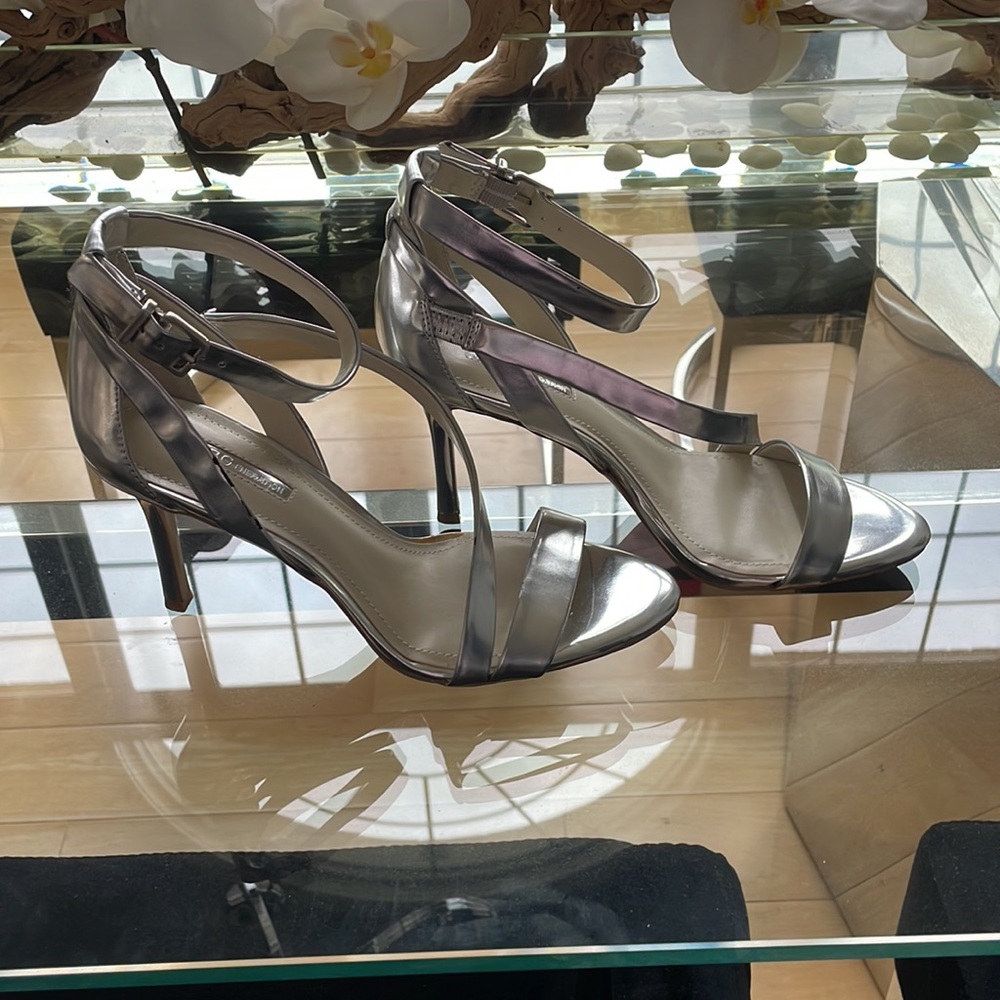 BCBGeneration silver heels 8.5